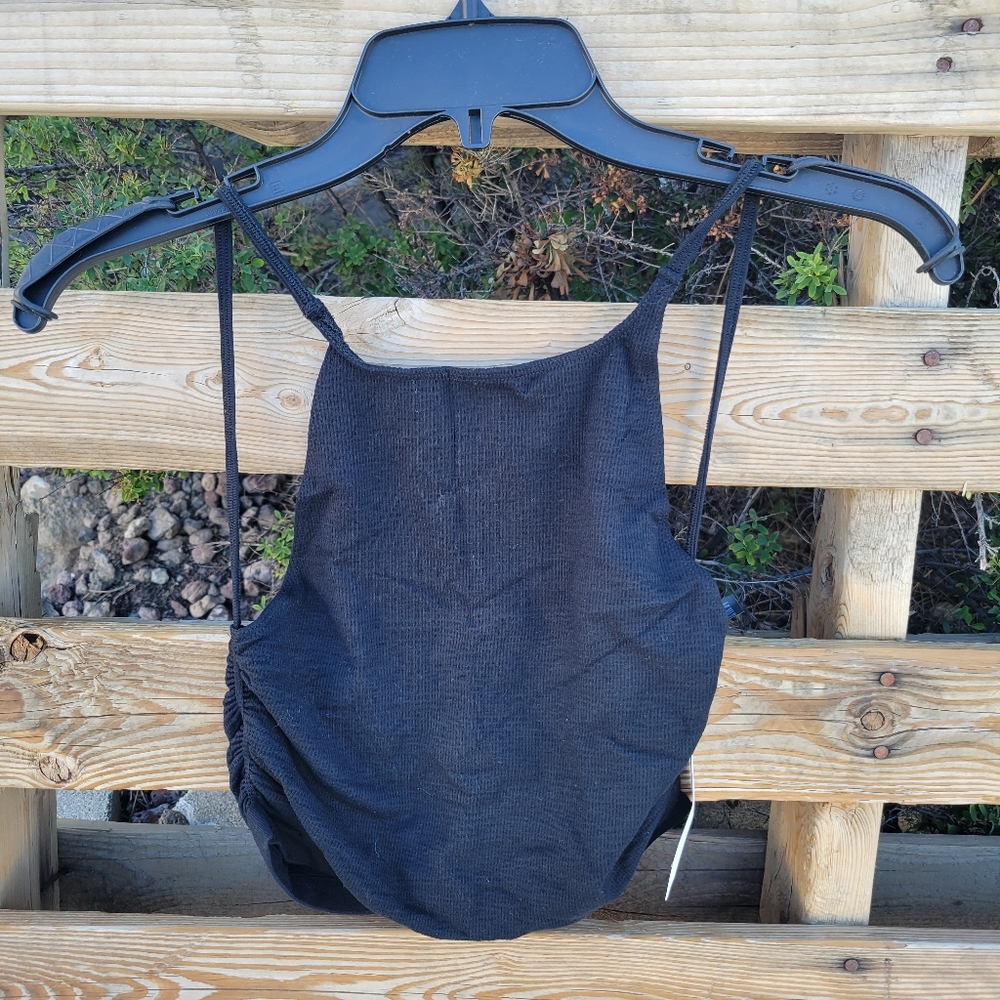 New urban outfitters black cropped tank top M/L